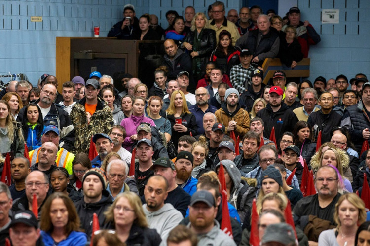 GM workers gather for a meeting at UNIFOR Local 222 near the General Motors' assembly plant in Oshawa