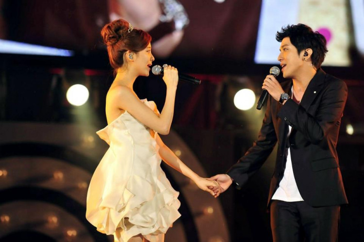 After eight years, fans are still shipping for Yonghwa and Seohyun to be romantically together. 
