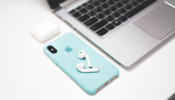 Apple Airpods + iPhone Xs Marine Blue