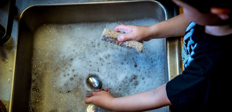 Washing Dishes Relieves Stress, Science Says