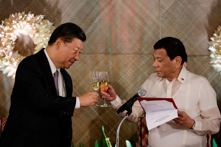 China's President Xi Jinping and Philippine President Rodrigo Duterte 
