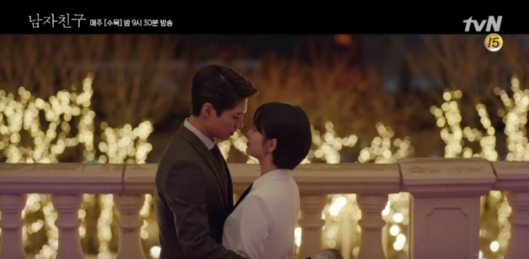 tvN's "Encounter" stars Park Bo Gum and Song Hye Kyo.