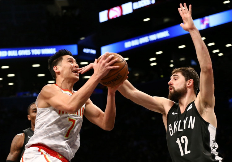 Brooklyn Nets forward Joe Harris (12) defends against Atlanta Hawks guard Jeremy Lin (7) 