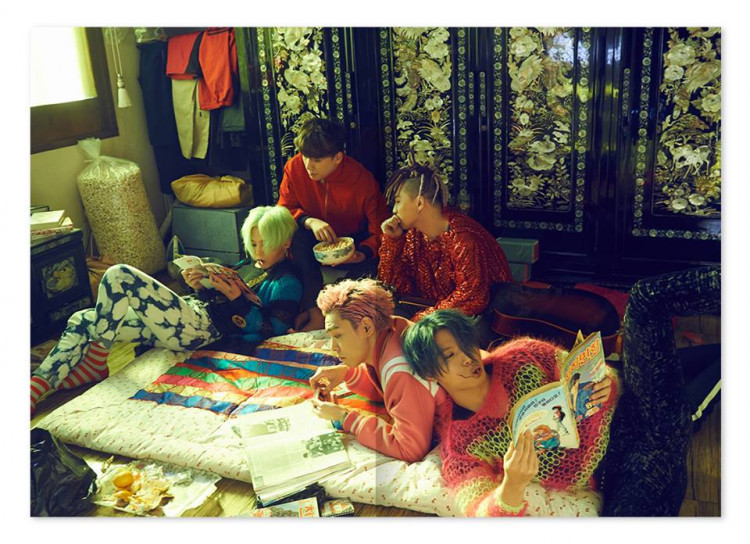 Seungri received an award at the recent 'Thank You Awards' on JTBC's 'Idol Room,' and talked about his recent conversation with Taeyang and G-Dragon.