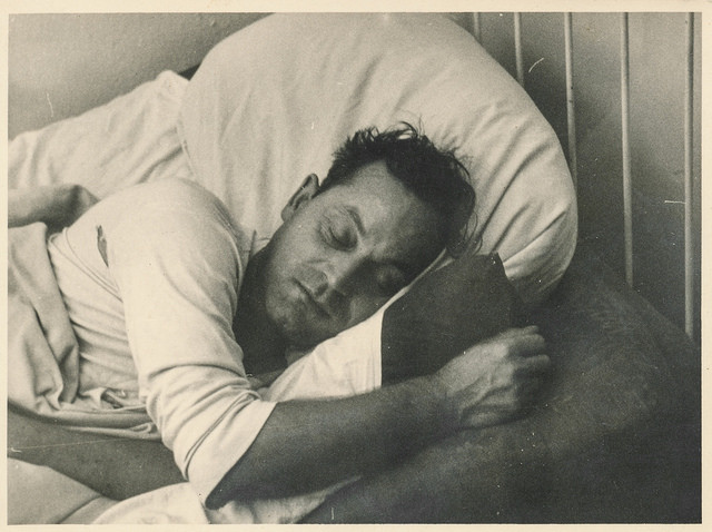 Lie-Ins Bad For Men, Beneficial For Women, Study Says