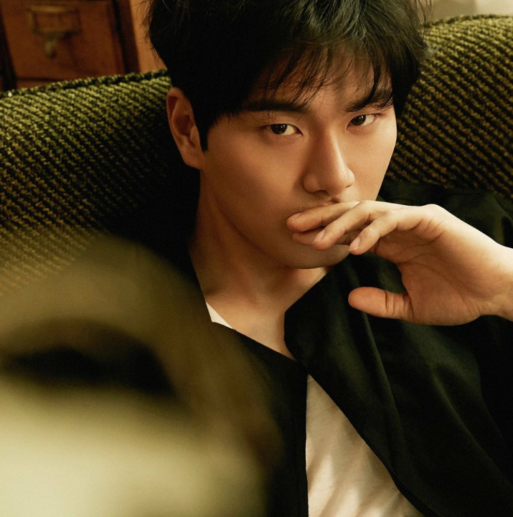 Lee Yi Kyung