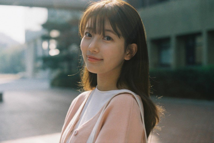 Suzy Bae revealed the coffee trucks she received from her good friends.
