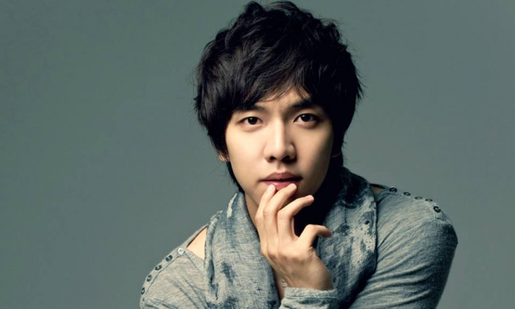 Lee Seung Gi's "All the Butlers" family, staff members, and "Vagabond" co-workers like Suzy Bae joined him as he celebrated his natal day.