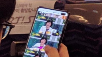 GalaxyS10Plus with Dual Punch-Hole Camera, Test Device on SRT Train (Korea)