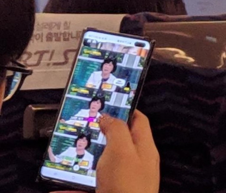 GalaxyS10Plus with Dual Punch-Hole Camera, Test Device on SRT Train (Korea)