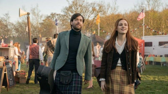 Claire (Caitriona Balfe), Jamie (Sam Heughan), and Young Ian (John Bell) will come to the Mohawk village to rescue Roger (Roger Rankin), but it will never be easy.