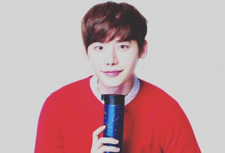 Lee Jong Suk's agency, A-Man Project, shuts down the rumors the 29-year-old actor will be enlisting this month.