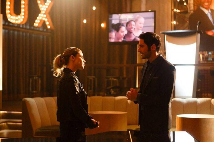 'Lucifer' Season 4's cast and crew bound the series to secrecy, but Tom Ellis can't help himself but give little teasers about the show at the recent 'Lucifer' fan expo.