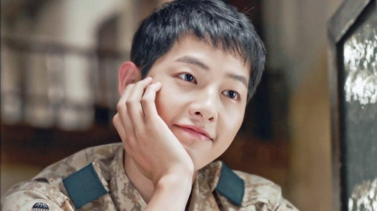As Song Joong Ki is about to be seen in the new tvN series 'Asadal,' he gave an update about the series and wished everyone a Happy New Year on his fan café.
