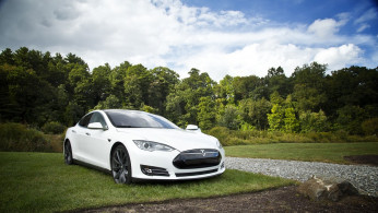 Tesla Model 3 Slashes Off $1,100 off its original price