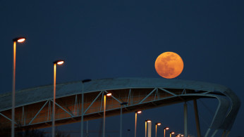 A supermoon rises over Tagus river in downtown Lisbon, Portugal January 19, 2019. 
