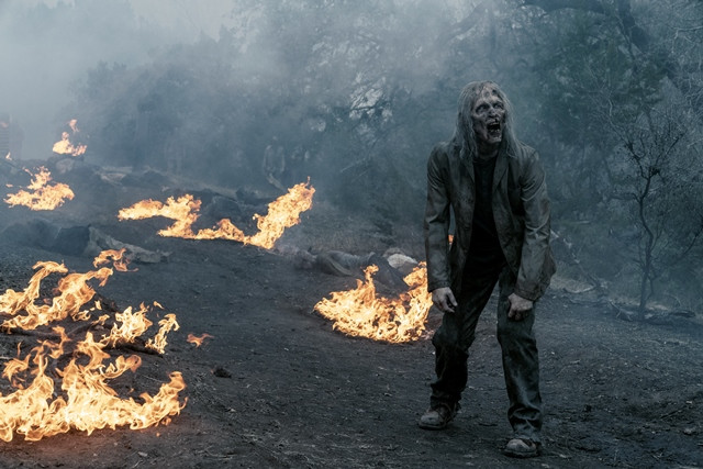 Flashbacks Run in Fear The Walking Dead Season 5