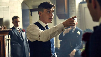  Tommy Shelby (Cillian Murphy) won as Birmingham South constituency's new elected MP in the previous season, but his mental health is evidently worsening. 