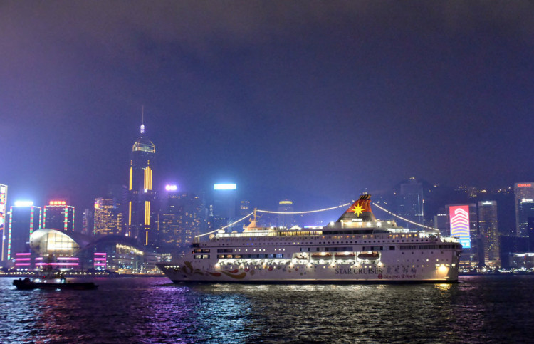 There are new public spaces and entertainment facilities in Victoria Harbor in Hong Kong that citizens and tourists need to see. 