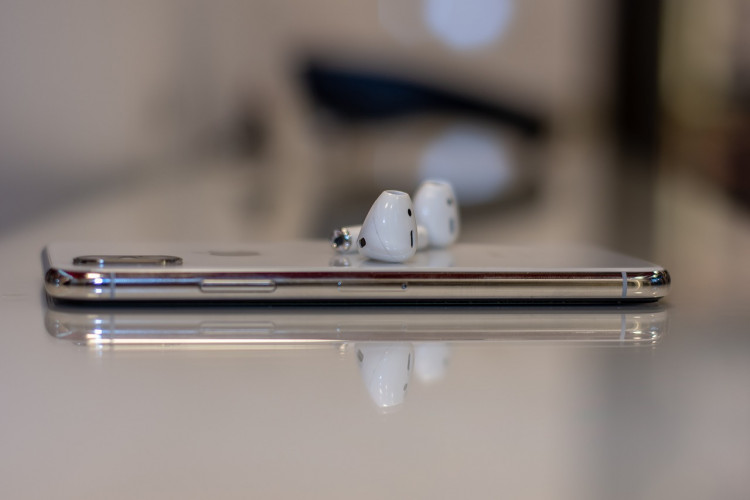 Finally, a more concrete proof on  Apple's AirPods 2 official release date.