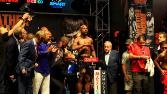 Oscar De La Hoya spoke up stating that the Mayweather vs. Alvarez fight could be worth $1.5 billion.