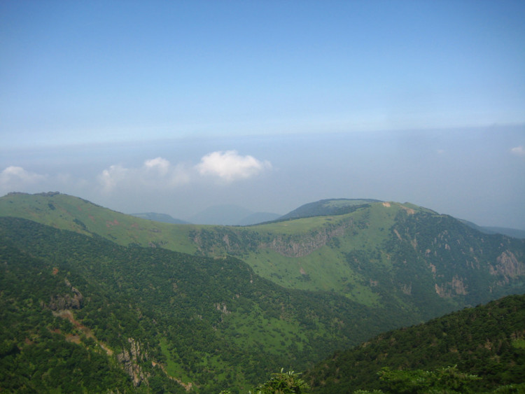 Mount Hallasan has a height of 1,950 meters (6,398 ft), making it the highest mountain in South Korea. 