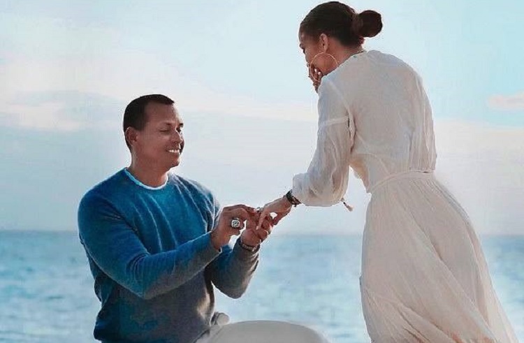 Jennifer Lopez Shares New Photos Of Her Beach Engagement To Alex Rodriguez