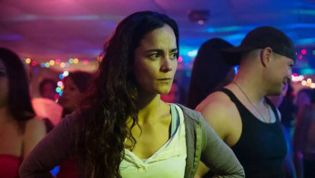 The story of Teresa Mendoza (Alice Braga) continues on 'Queen of the South' Season 4, along with new cast members.