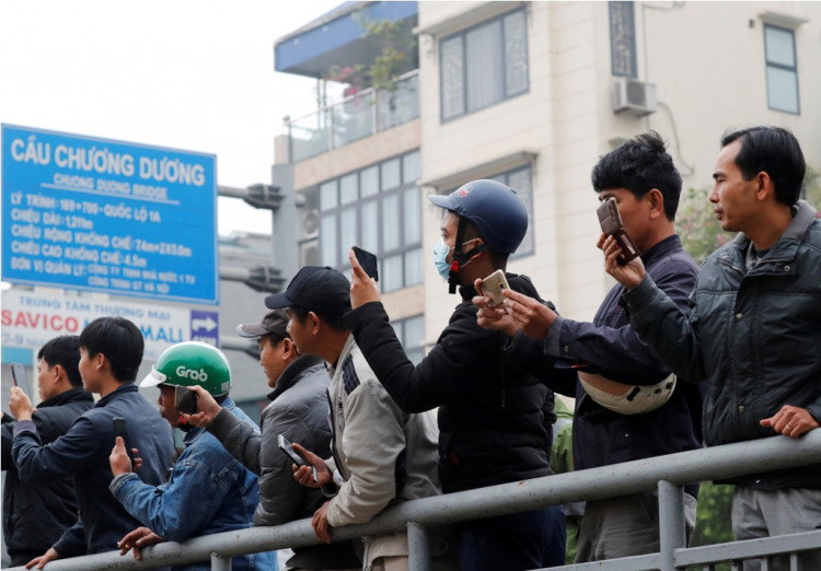 Vietnamese with mobile phones