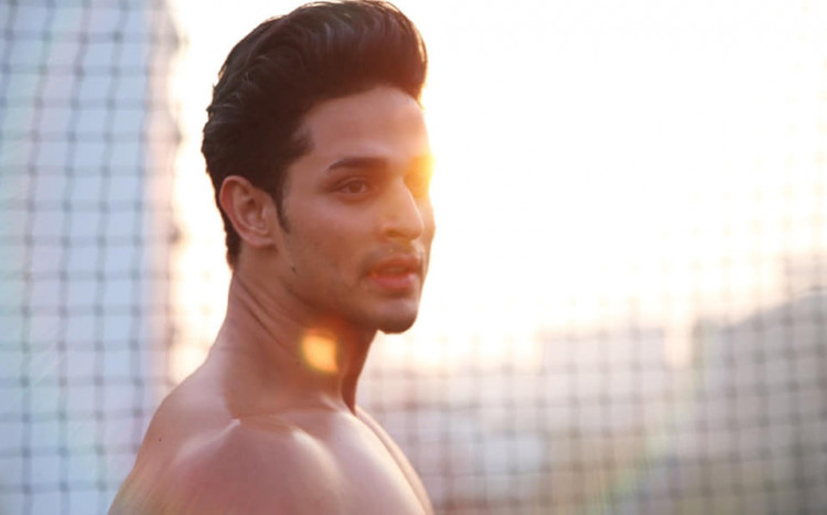 Creator Vikas Gupta wants his way out from "Puncch Beat 2" due to an alleged misunderstanding with Priyank Sharma.