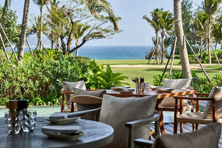 Hey Travelista is for travelers who want to stay in luxury hotels but doesn't want to spend too much.  