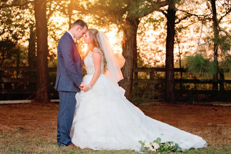 Fans are now waiting for "Counting On" Season 10 after TLC dropped Season 9 in February.