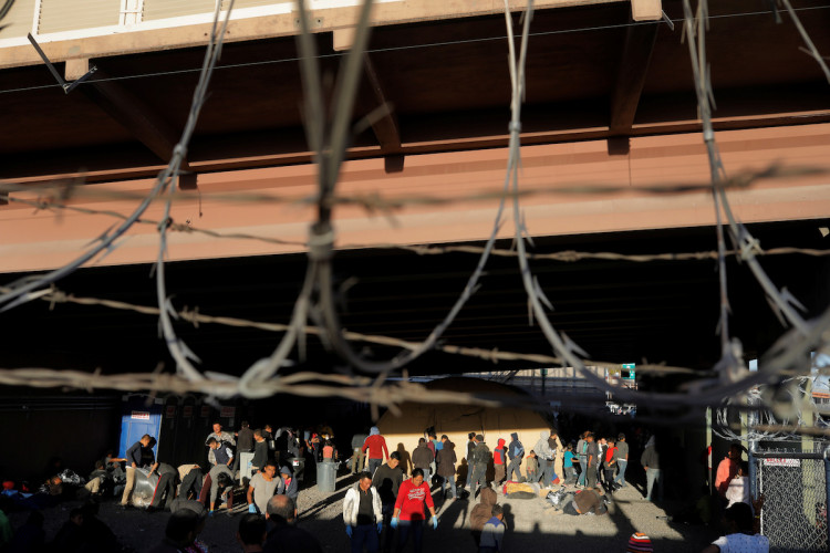 Central American Migrants to the US held at El Paso All Pictures Video Newest-First