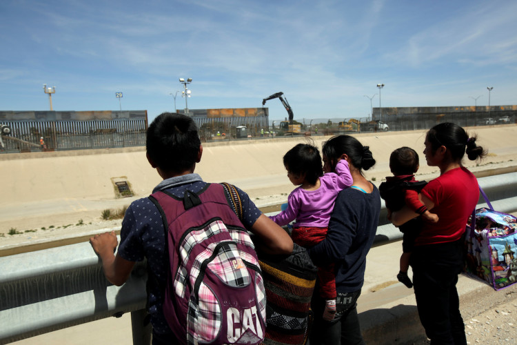 Central American Migrants to the US held at El Paso All Pictures Video Newest-First
