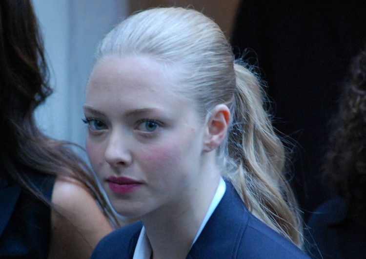 Amanda Seyfried’s Fans Say No To Slut-Shaming: ‘Leave (Seyfried) Alone’ After NSFW Photos Resurface