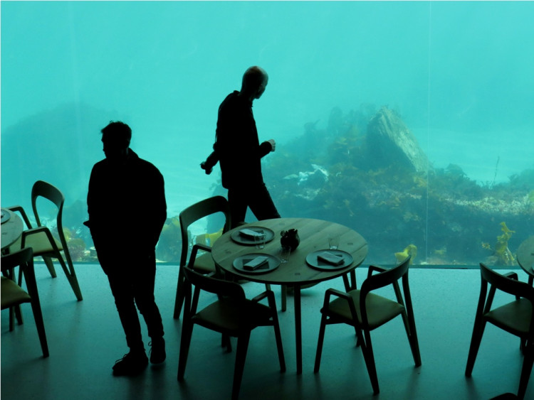 Underwater restaurant