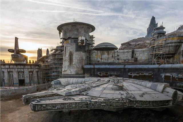 The "Star Wars" craze continues as the new Star Wars: Galaxy's Edge is about to open at Disneyland. 
