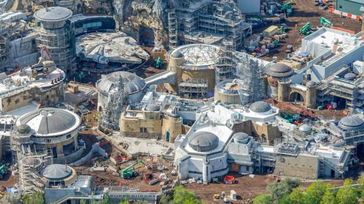 "Star Wars fans" are now excited to experience Disneyland's Star Wars: Galaxy's Edge. 