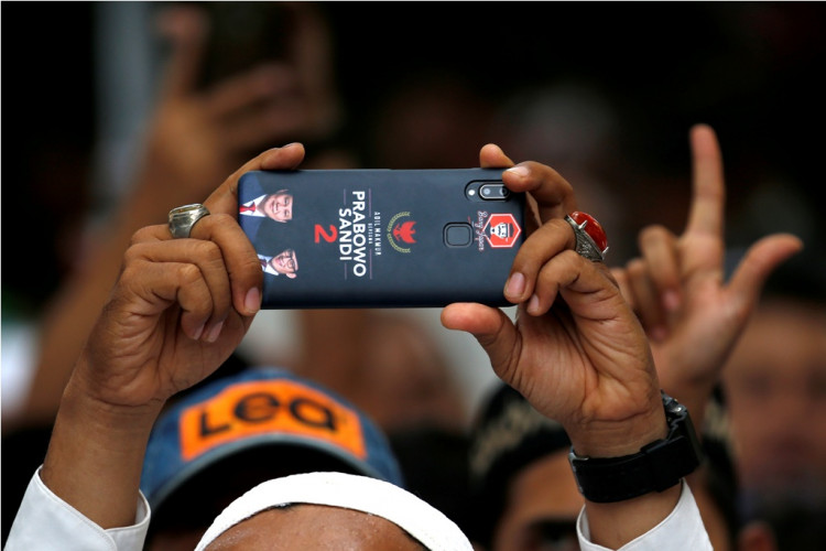 Indonesia mobile phone user