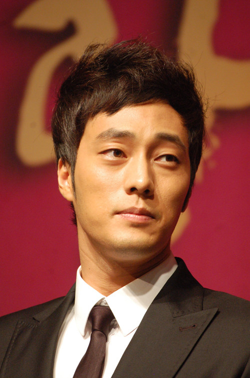 Rumor Confirmed, So Ji Sub Is Dating With Jo Eun Jung 