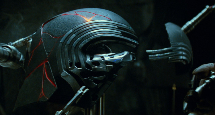 Kylo Ren's helmet in Star Wars: Episode 9