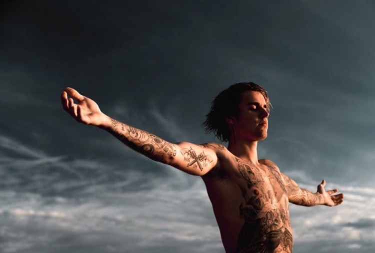 Shirtless Justin Bieber Recently Displays Toned Abs And Tattoos While Working Out At NYC’s Dogpound 