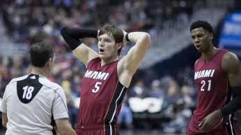 Luke Babbitt, Hassan Whiteside. Heat at Wizards 11/19/16 (CC BY-SA 2.0)