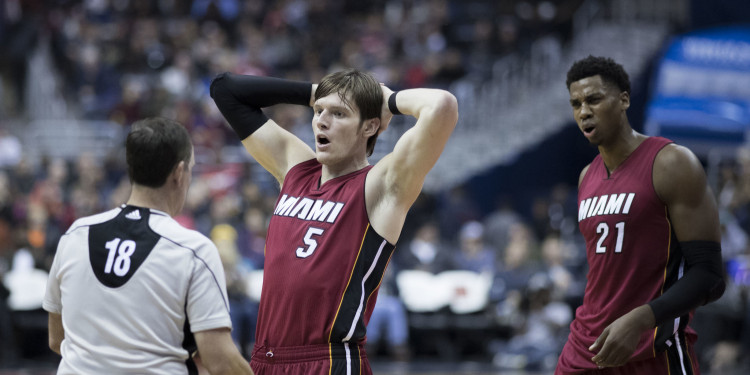 Luke Babbitt, Hassan Whiteside. Heat at Wizards 11/19/16 (CC BY-SA 2.0)