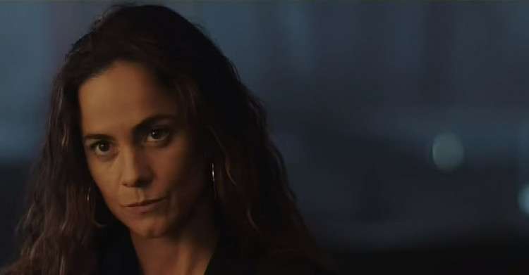 Life seems to be harder now that Teresa (Alice Braga) is in a new country.