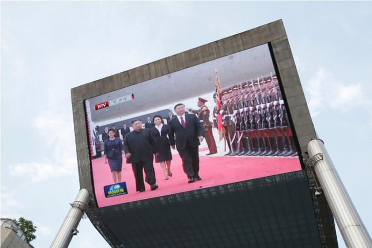 Xi Jinping and Kim Jong Un
