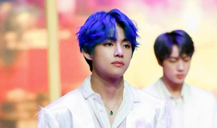 V drew particular attention with how he turned out in low-quality phone photos.