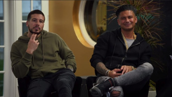 Jenni and Ronnie help Pauly and Vinny determine who among the girls are serious to be with them.