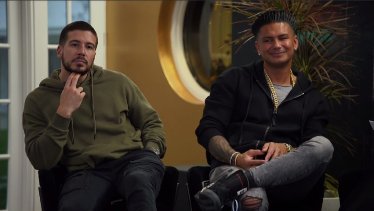 Jenni and Ronnie help Pauly and Vinny determine who among the girls are serious to be with them.