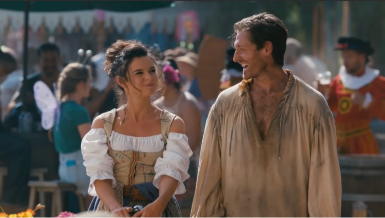 It looks like there is a romance brewing between David and Amanda in "American Princess."